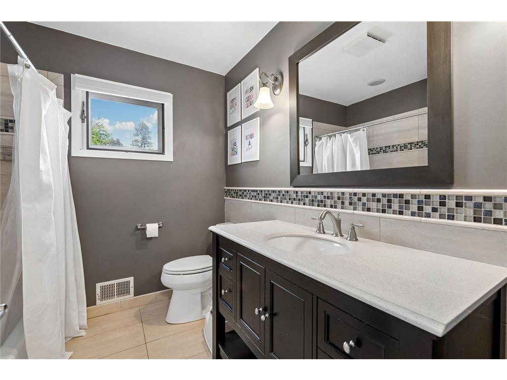 8910 23rd Avenue N Golden Valley MN 55427 7071599 image24