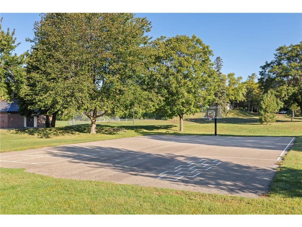 8910 23rd Avenue N Golden Valley MN 55427 7071599 image42