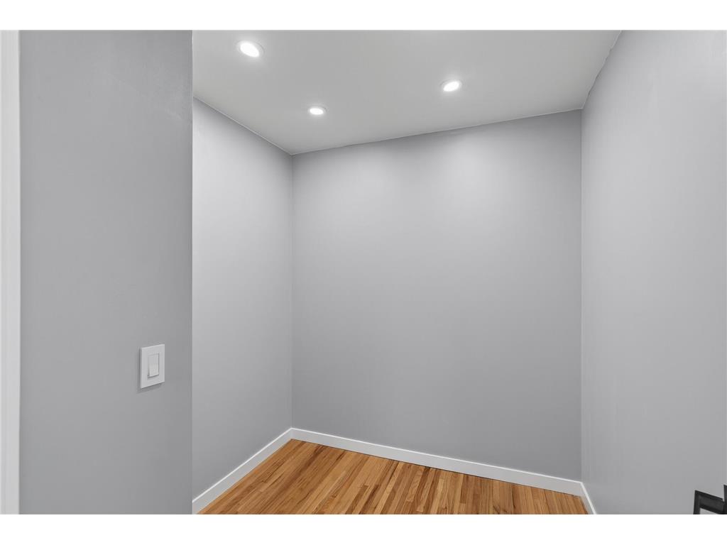 8912 Tretbaugh Drive Bloomington MN 55431 7029944 image25