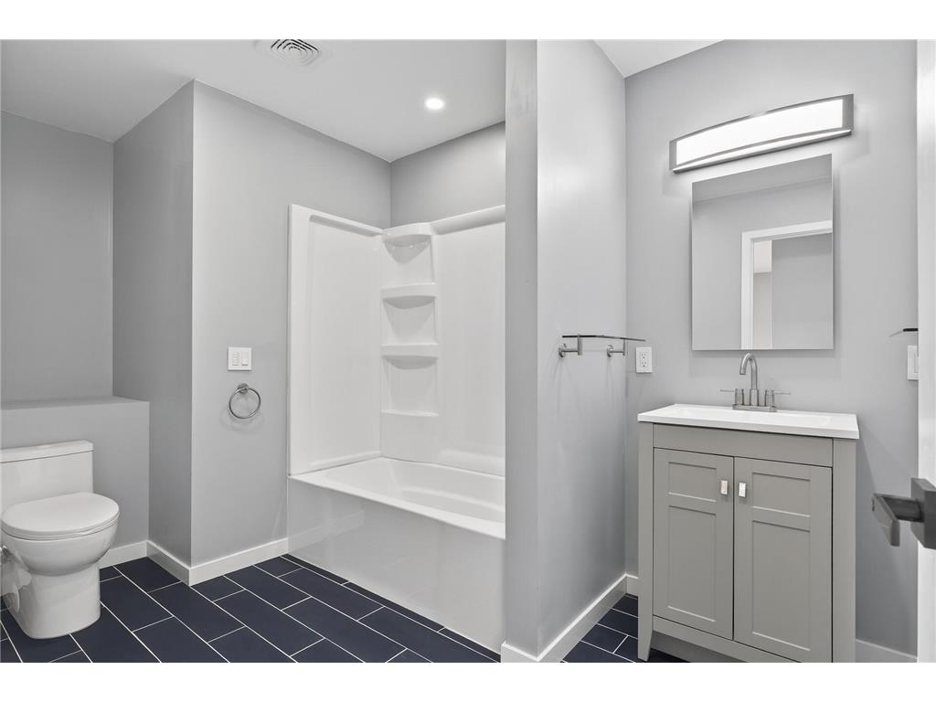 8912 Tretbaugh Drive Bloomington MN 55431 7029944 image30