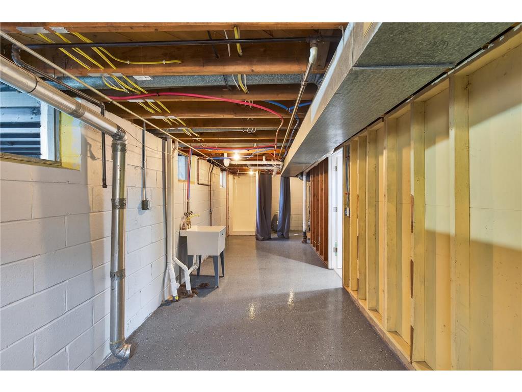 8912 Tretbaugh Drive Bloomington MN 55431 7029944 image40