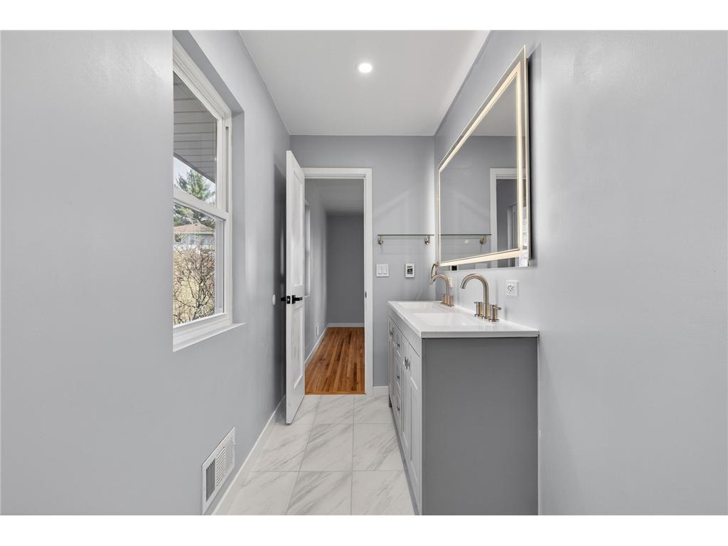 8912 Tretbaugh Drive Bloomington MN 55431 7085325 image27