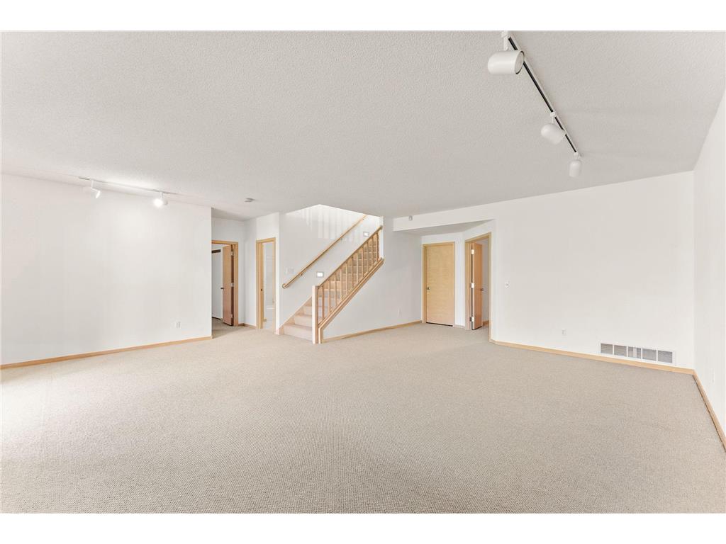 8914 Hilloway Road Eden Prairie MN 55347 7062107 image34
