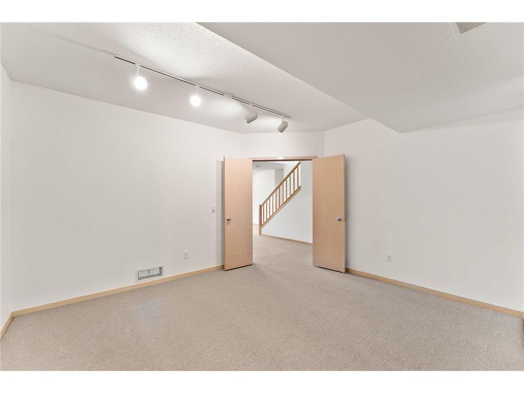 8914 Hilloway Road Eden Prairie MN 55347 7062107 image40