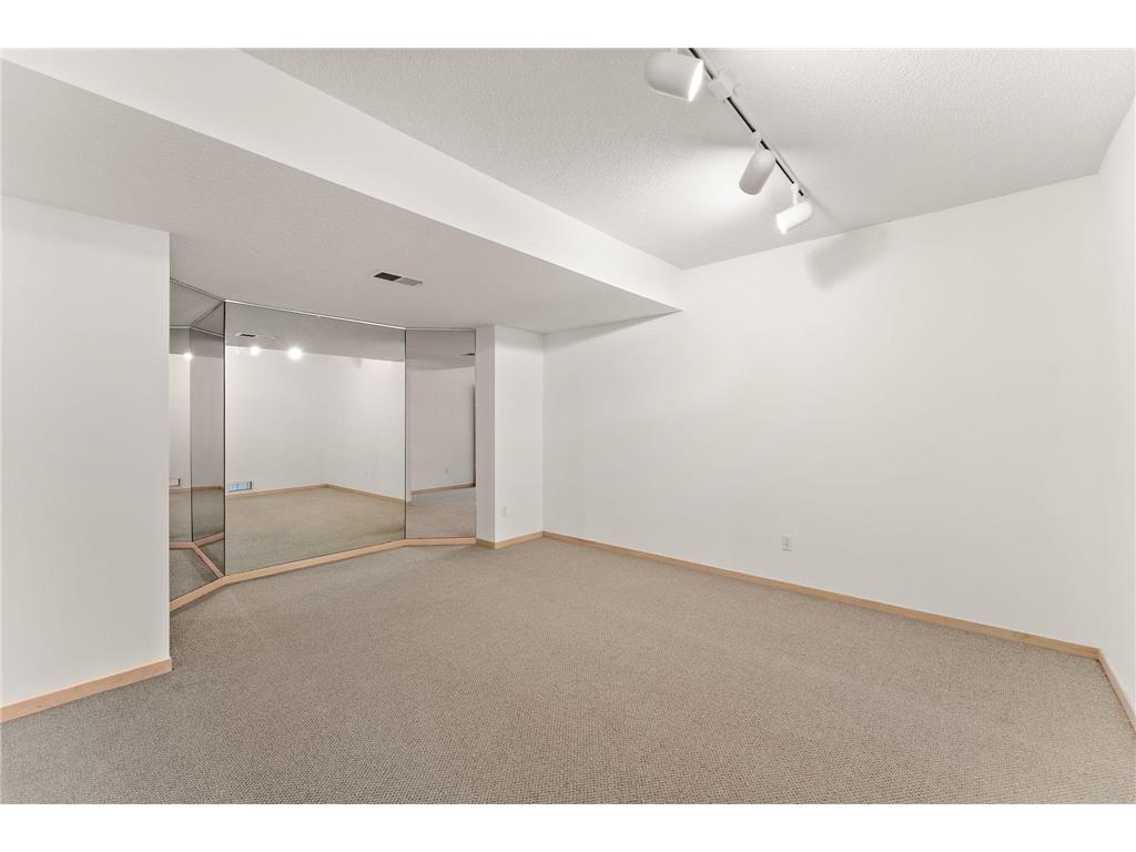 8914 Hilloway Road Eden Prairie MN 55347 7062107 image41
