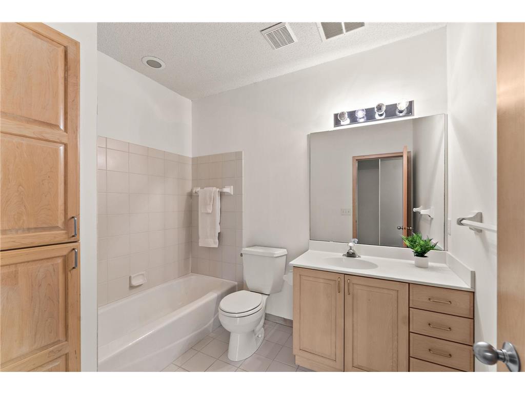 8914 Hilloway Road Eden Prairie MN 55347 7062107 image42