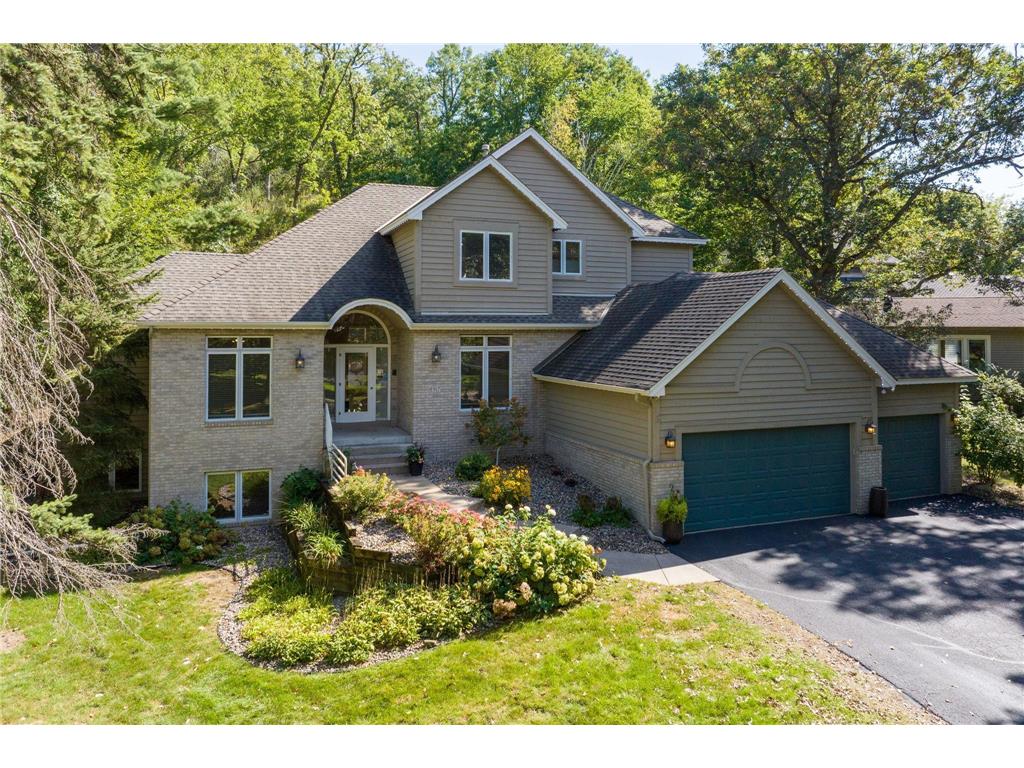 8917 Wood Cliff Road Bloomington MN 55438 - Bush 6608617 image1