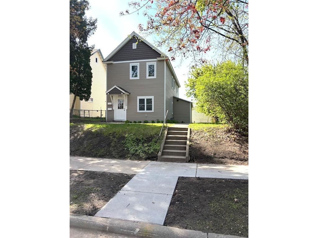 892 4th Street E Saint Paul MN 55106 7075602 image1