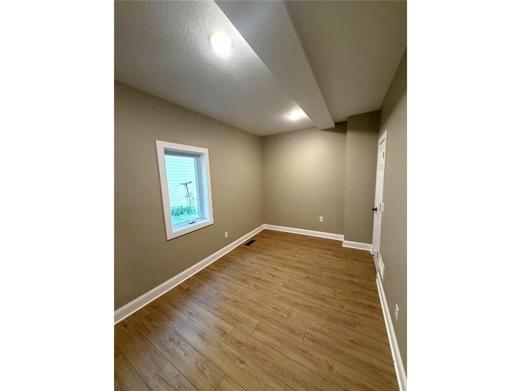 892 4th Street E Saint Paul MN 55106 7075602 image8