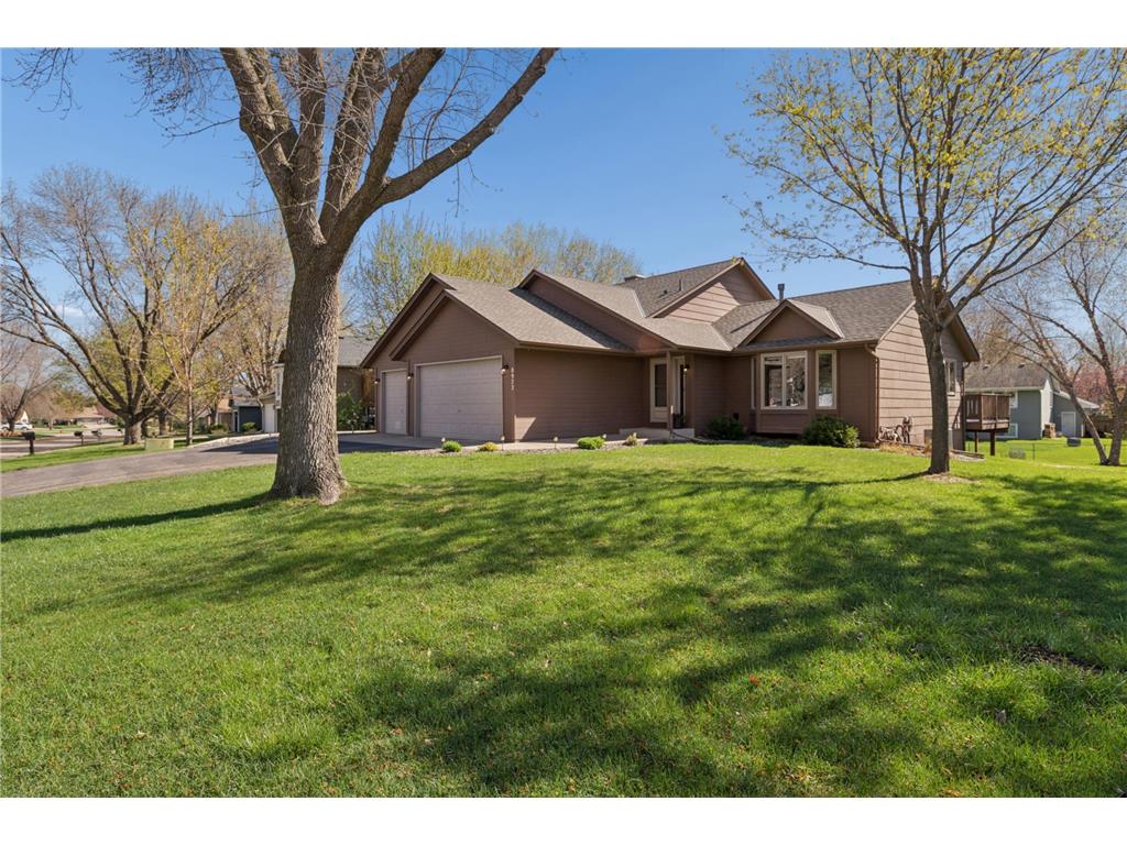 8922 Quinwood Lane N Maple Grove MN 55369 7064500 image1