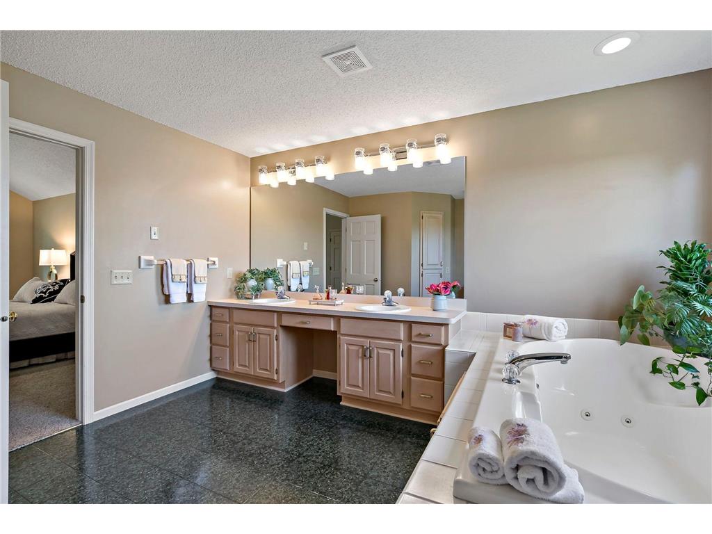 8923 Highland Bay Woodbury MN 55125 7061854 image39