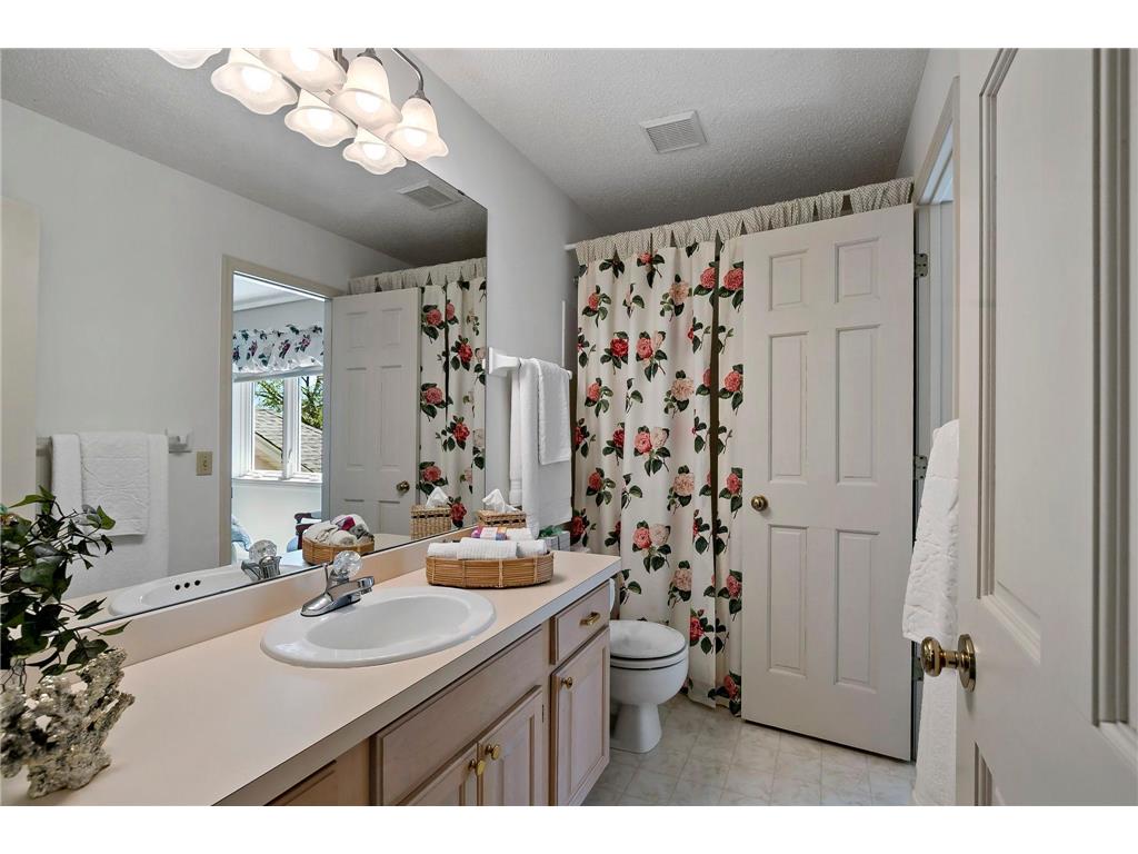 8923 Highland Bay Woodbury MN 55125 7061854 image48