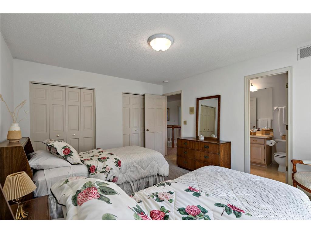 8923 Highland Bay Woodbury MN 55125 7061854 image50