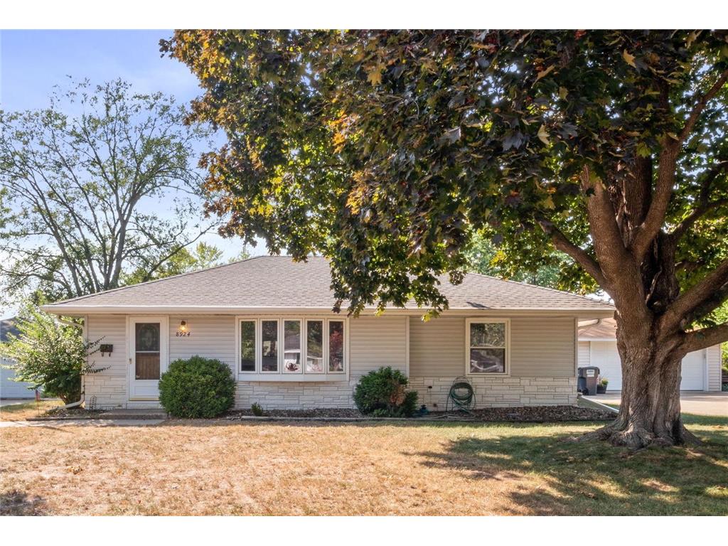 8924 Oakland Avenue S Bloomington MN 55420 6415003 image1