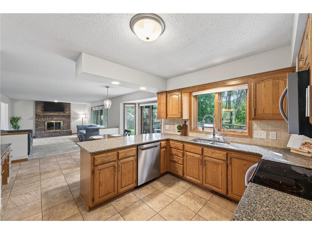 8931 Ashley Terrace Brooklyn Park MN 55443 6779253 image10