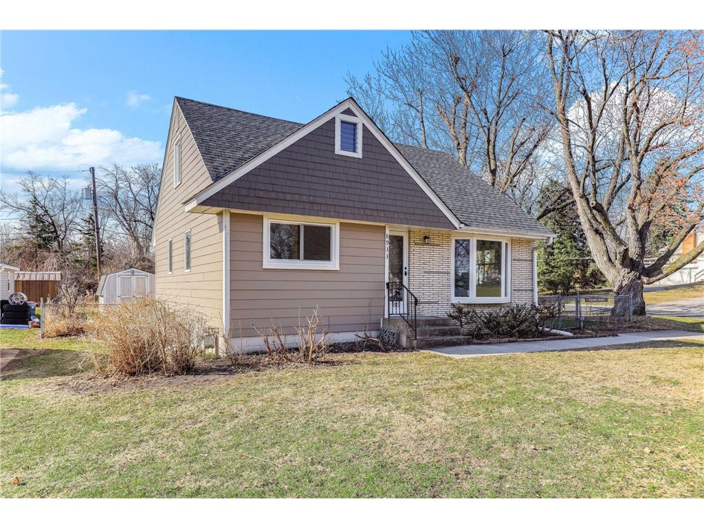 8933 Wally Drive Golden Valley MN 55427 7086952 image1