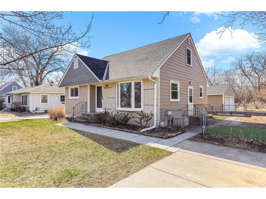8933 Wally Drive Golden Valley MN 55427 7086952 image2