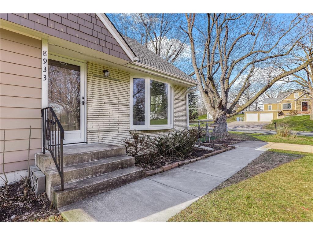 8933 Wally Drive Golden Valley MN 55427 7086952 image3