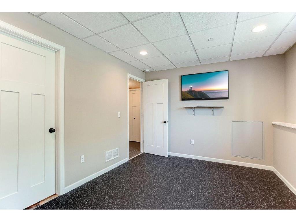 8934 SW Village Loop Chanhassen MN 55317 7063792 image24