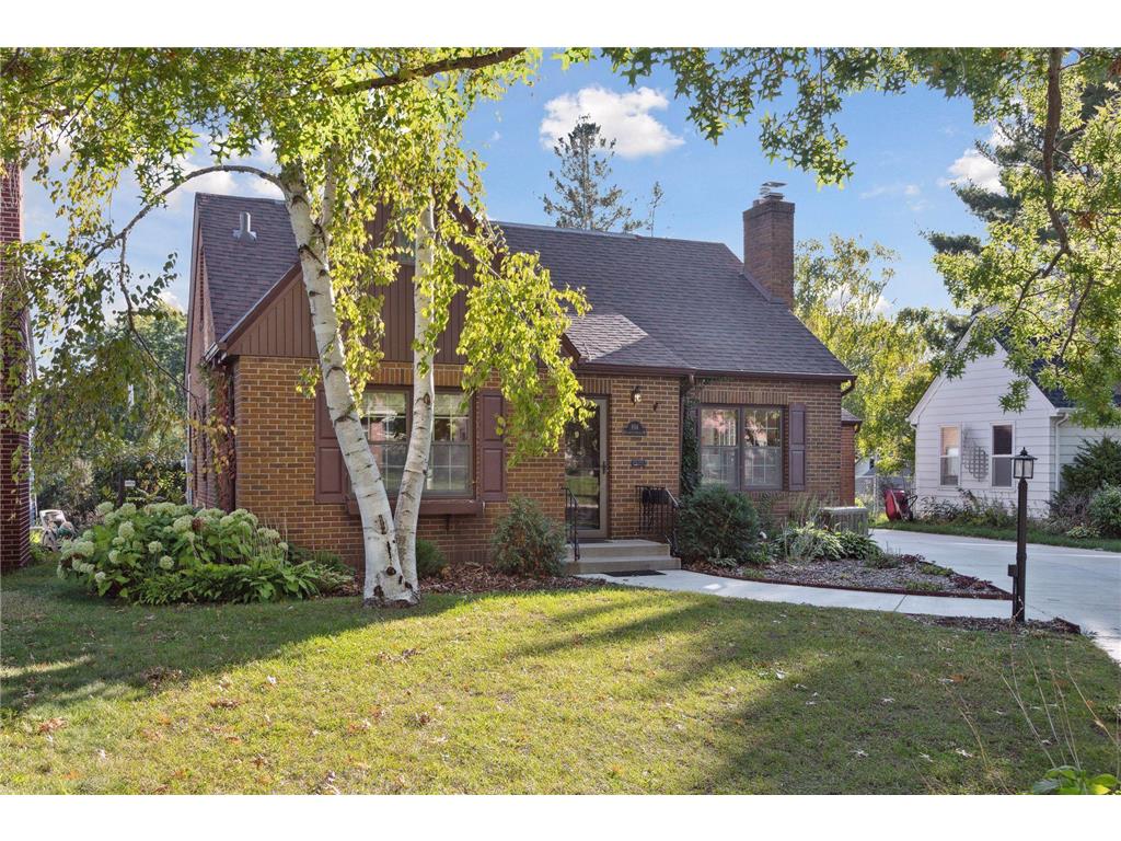 894 Arlington Avenue W Saint Paul MN 55117 6436909 image1