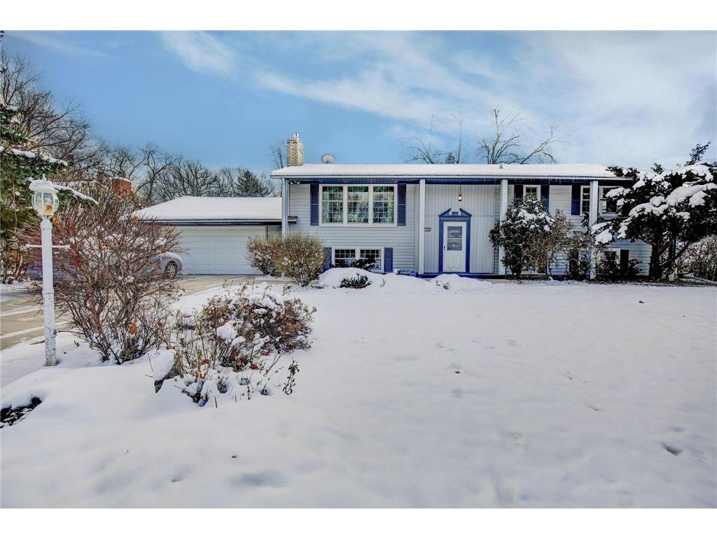 894 Brenner Avenue Roseville MN 55113 6309016 image1