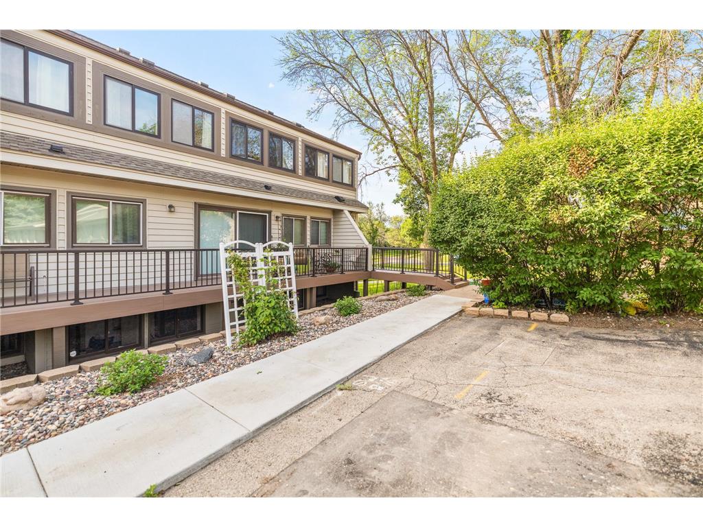 8940 Neill Lake Road #B Eden Prairie MN 55347 - Neil 6546355 image1