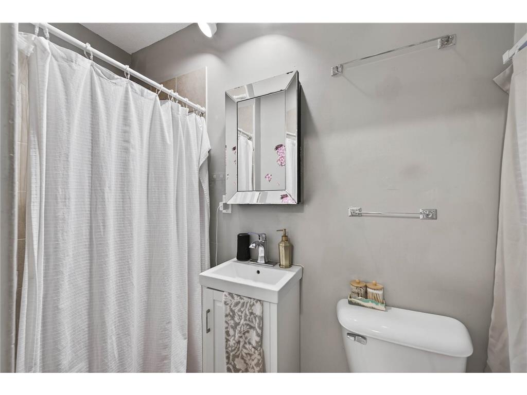 895 Rose Avenue E Saint Paul MN 55106 7044150 image10