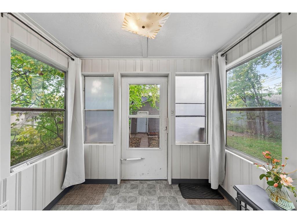 895 Rose Avenue E Saint Paul MN 55106 7044150 image26