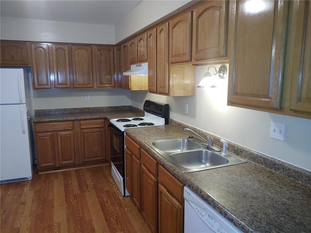 896 Wescott Square Eagan MN 55123 7039962 image1