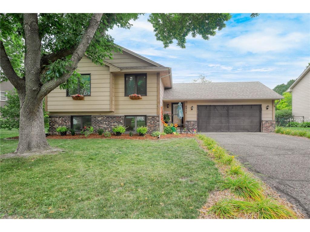 8974 Pineview Lane N Maple Grove MN 55369 6415698 image1