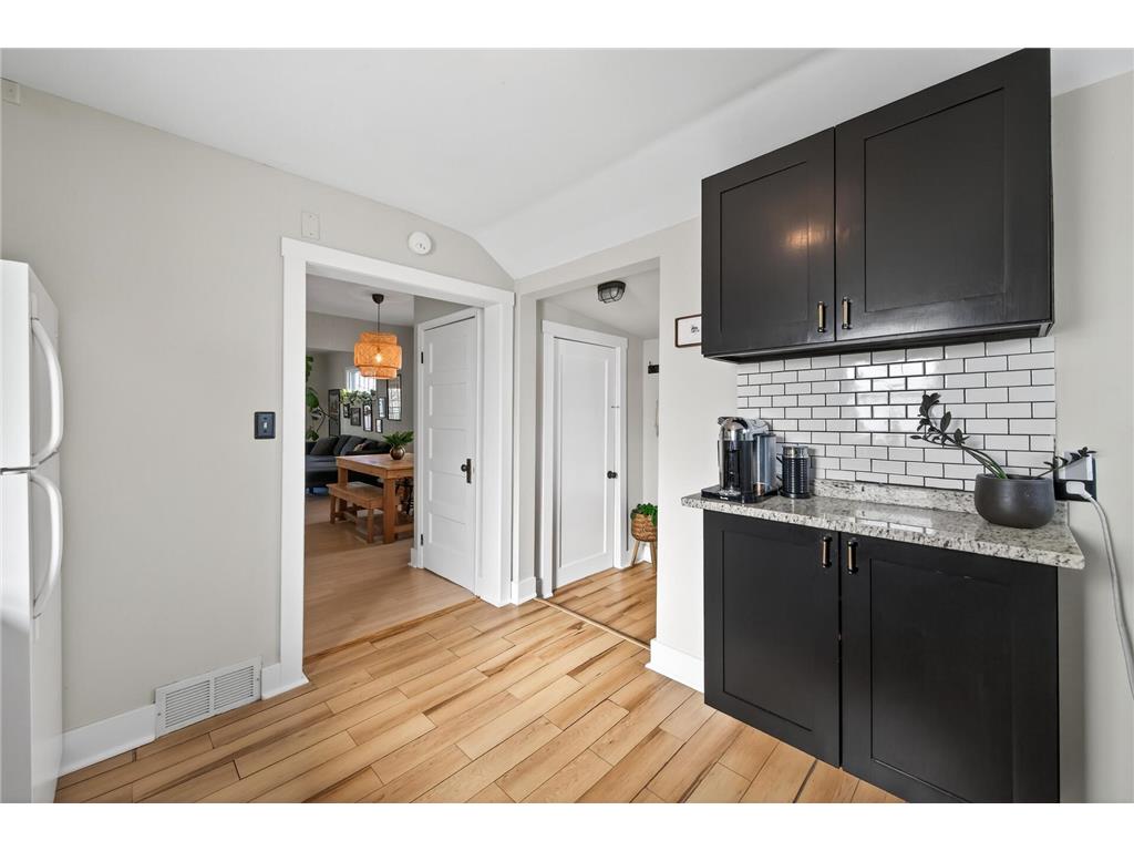 898 Juno Avenue Saint Paul MN 55102 7043626 image10