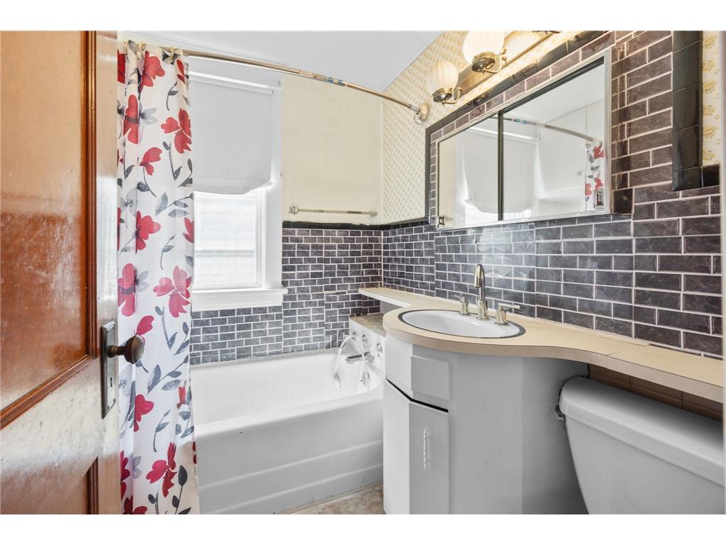 898 Western Avenue N Saint Paul MN 55117 7093417 image18