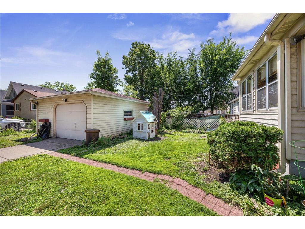 898 Western Avenue N Saint Paul MN 55117 7093417 image21