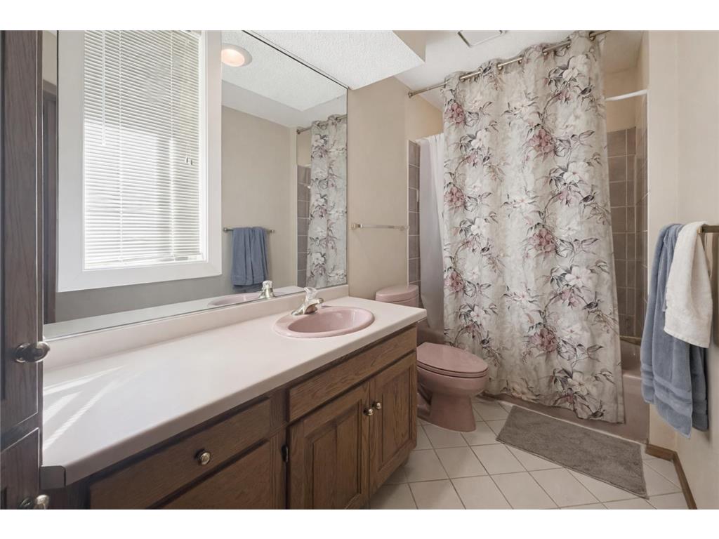8992 Hidden Meadow Road Woodbury MN 55125 7057027 image22