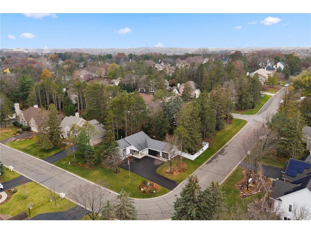 8994 Hunters Trail, Woodbury, MN, 55125 | MLS: 6750667 | Edina Realty