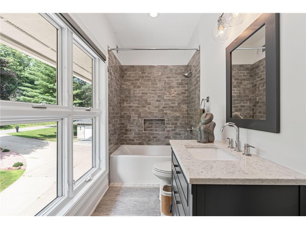 9 Red Forest Way North Oaks MN 55127 7082126 image40