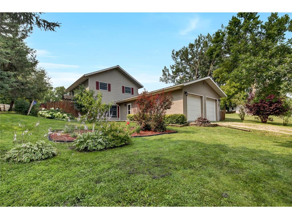 90 Vega Avenue E Cosmos MN 56228 6574468 image1