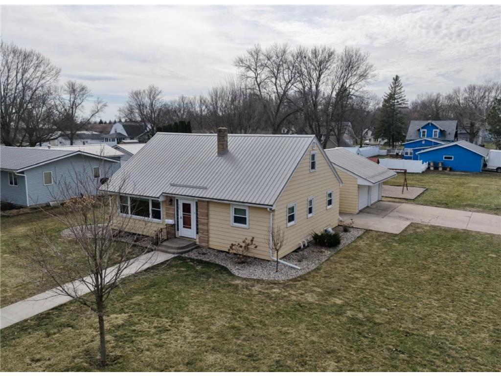 900 10th Street S Saint James MN 56081 7043266 image1