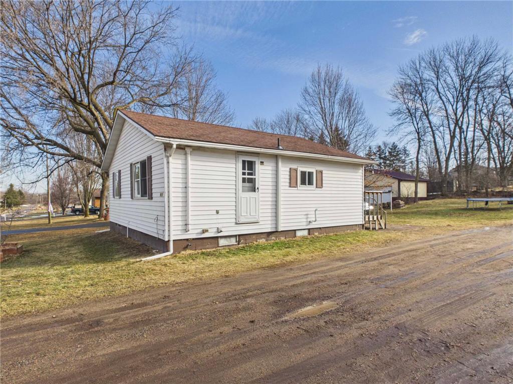 900 4th Street Holdingford MN 56340 7039145 image1