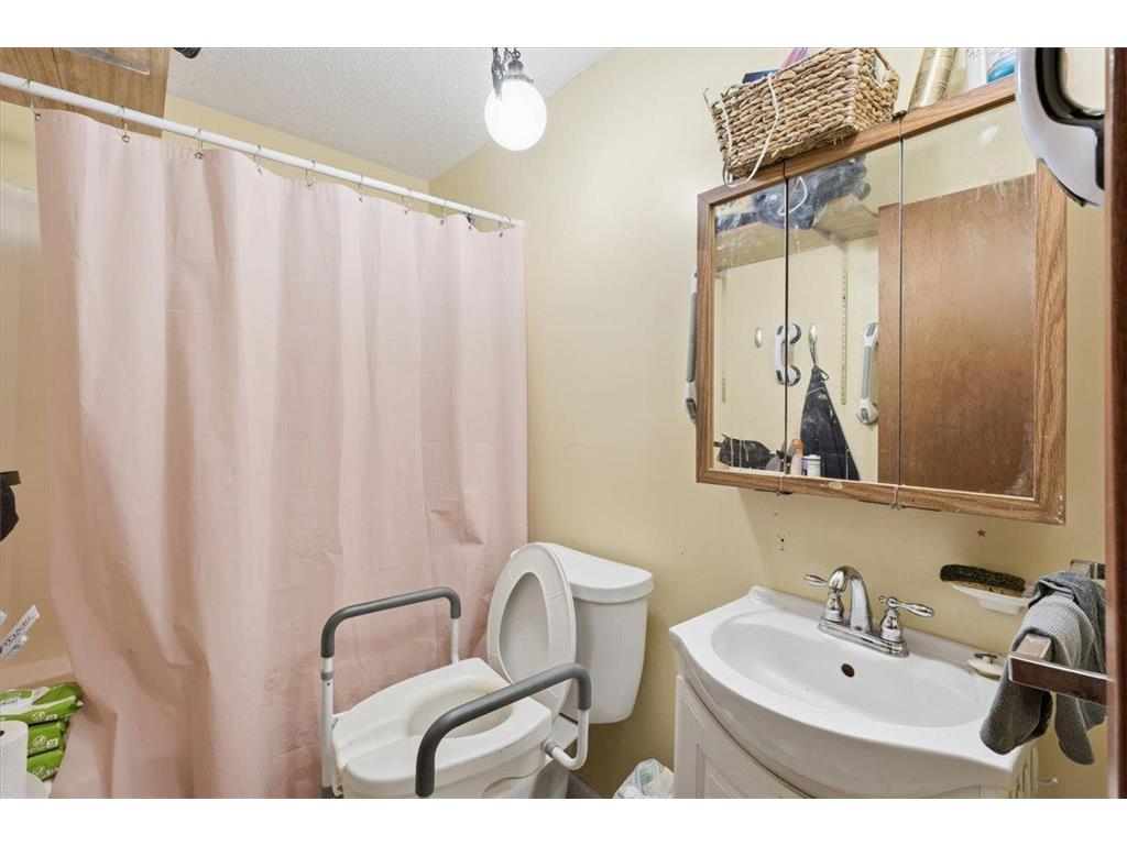 900 & 902 N Hamilton Street Saint Croix Falls WI 54024 7061811 image38