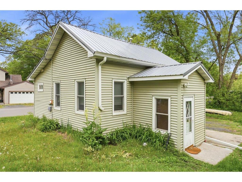 900 & 902 N Hamilton Street Saint Croix Falls WI 54024 7061811 image42