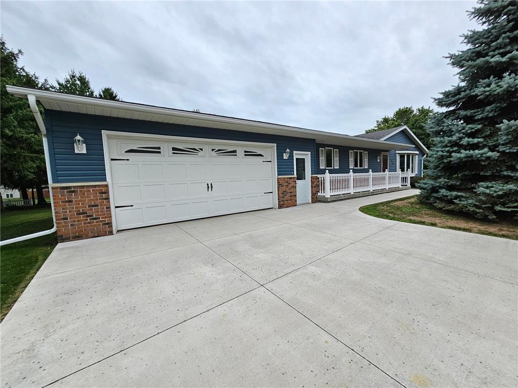 900 E 13th Street Saint Charles MN 55972 6417707 image1