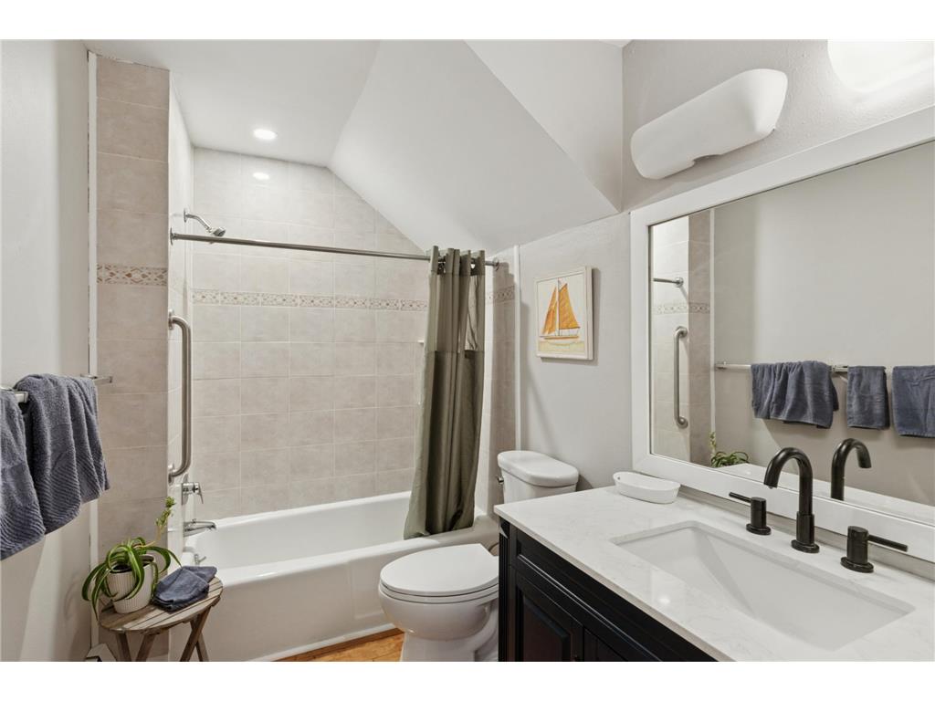 900 E River Terrace Minneapolis MN 55414 6793592 image25