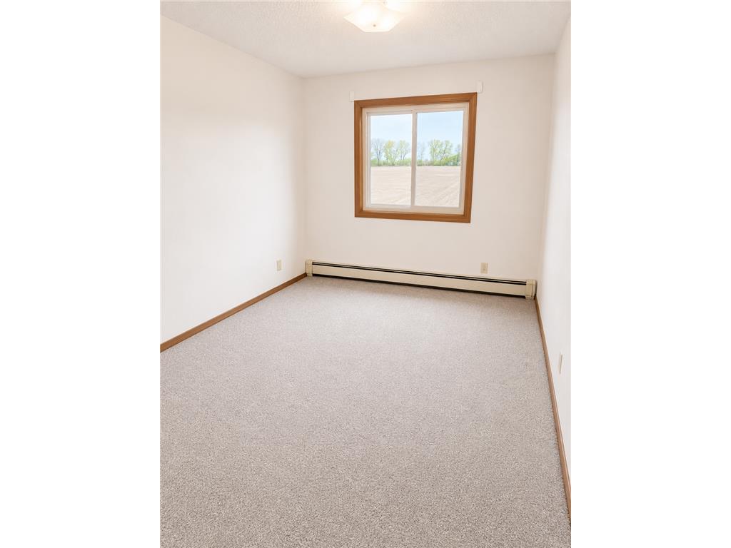 900 Hengen Street #202 Fairmont MN 56031 7057614 image4
