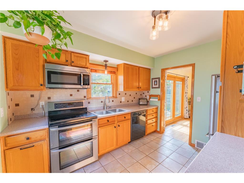 900 Hoyt Avenue W Saint Paul MN 55117 7037063 image26