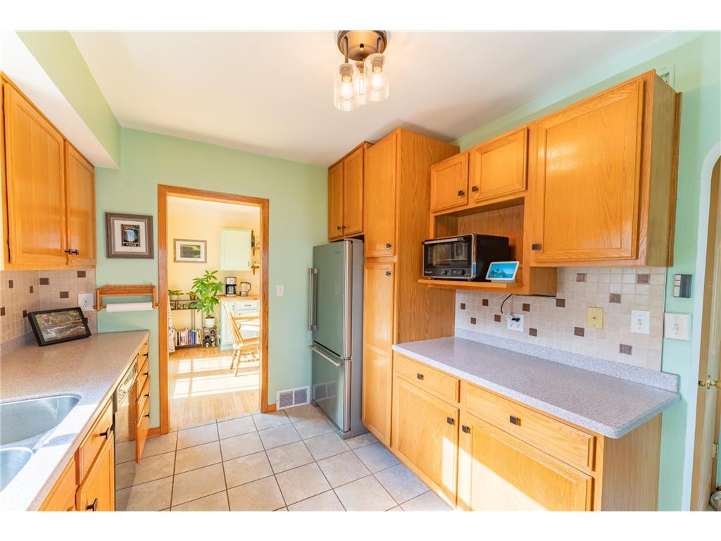 900 Hoyt Avenue W Saint Paul MN 55117 7037063 image27