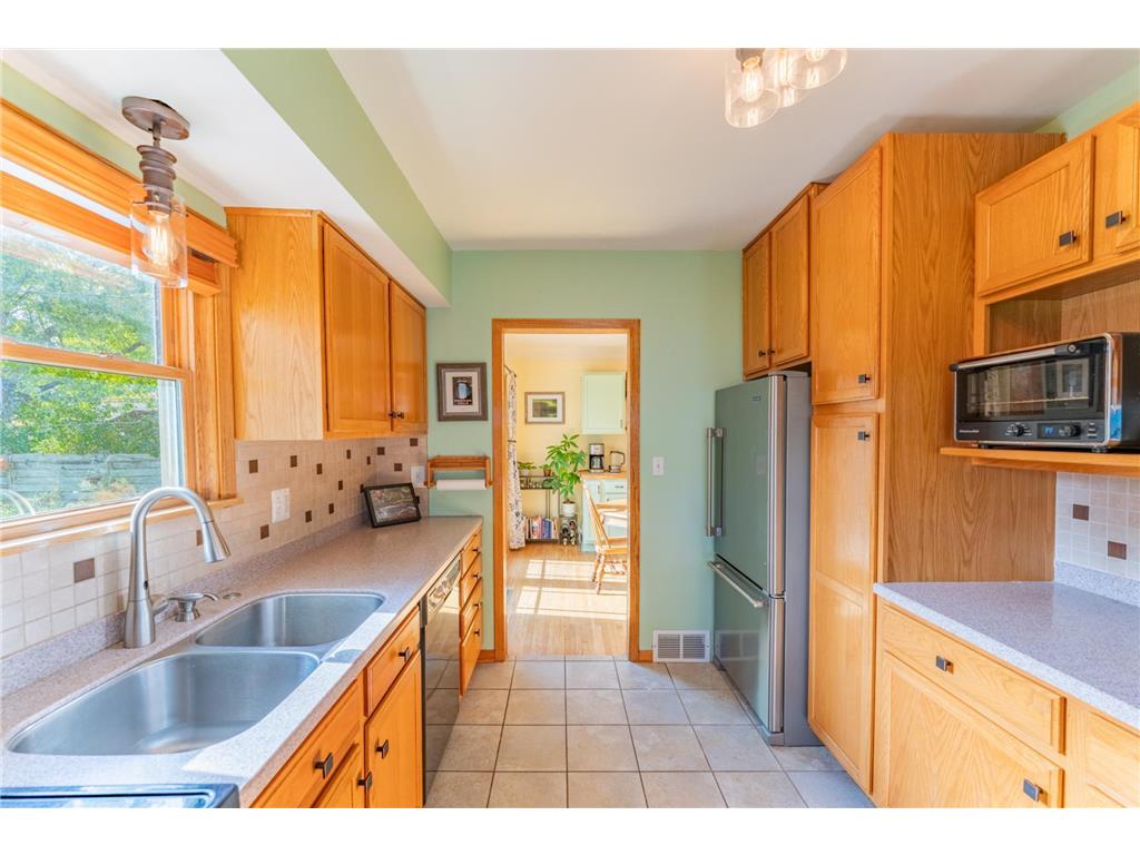 900 Hoyt Avenue W Saint Paul MN 55117 7037063 image29