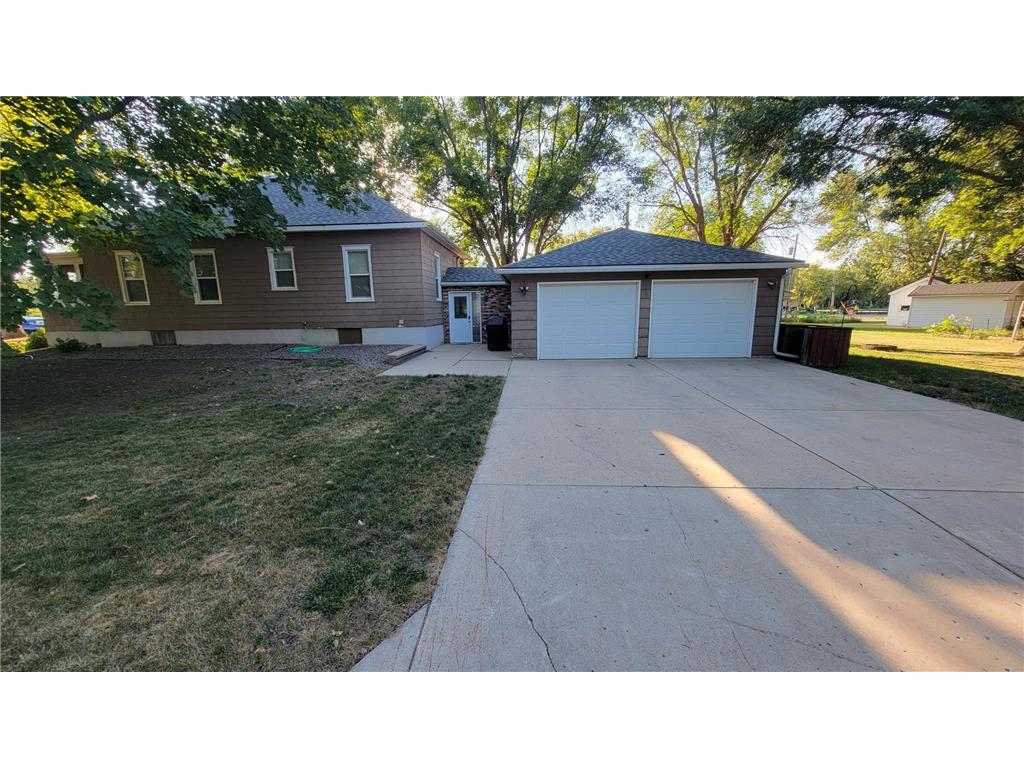 900 Rowland Street Tracy MN 56175 6408881 image1