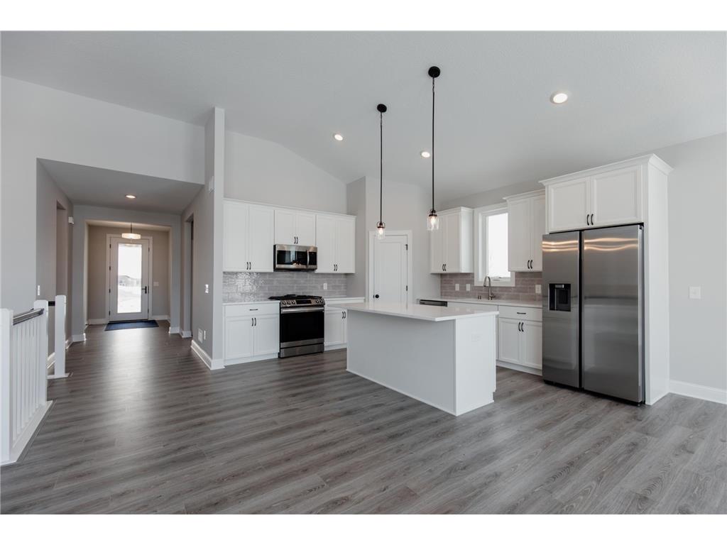 9002 7th Street N, Lake Elmo, MN, 55042 MLS 6300159 Edina Realty