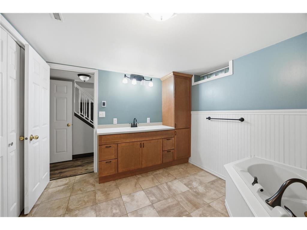 901 17th Street SW Willmar MN 56201 6821413 image21